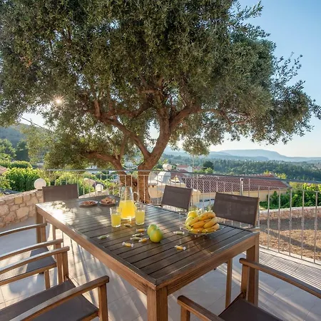 בית נופש Panorama Country Tzitzifés